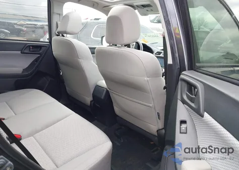 2017 Subaru Forester 2.5I Premium z USA, uszkodzony, nr VIN JF2SJAGC7HH493637